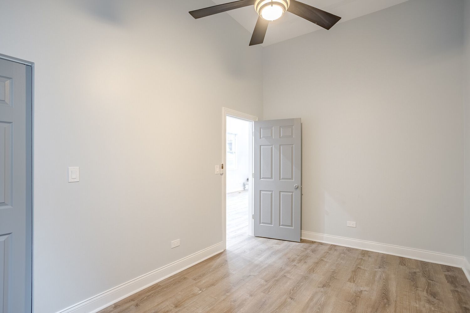 1013 W 18th Place Property Photo 34