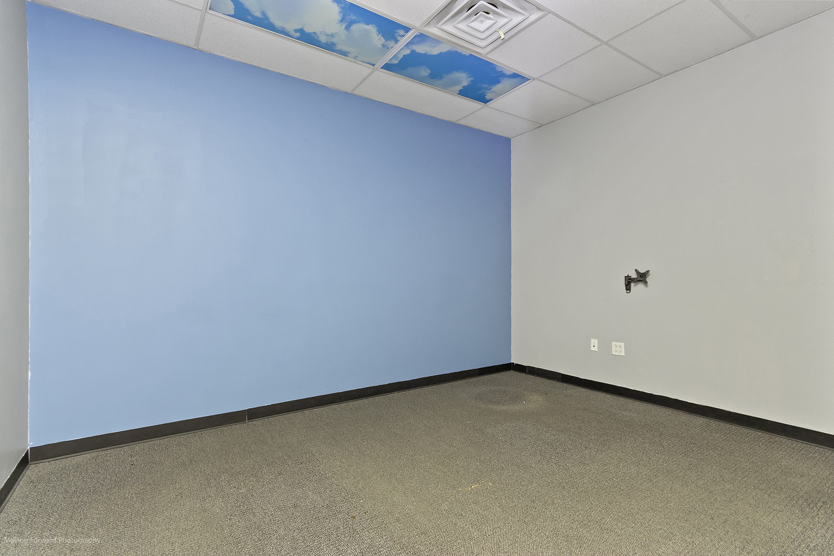 4195 S Archer Avenue Property Photo 16