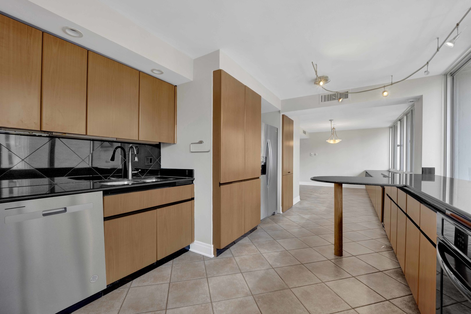 1 E Schiller Street 12a Property Photo 6