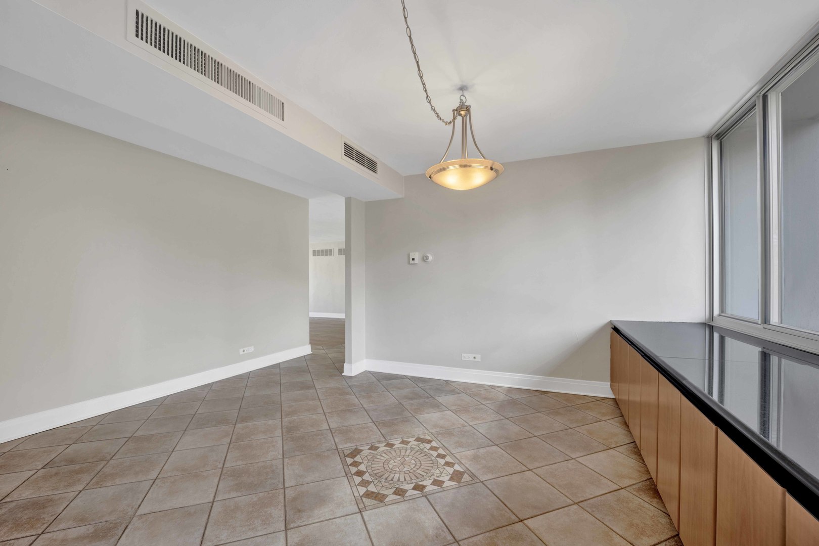 1 E Schiller Street 12a Property Photo 7