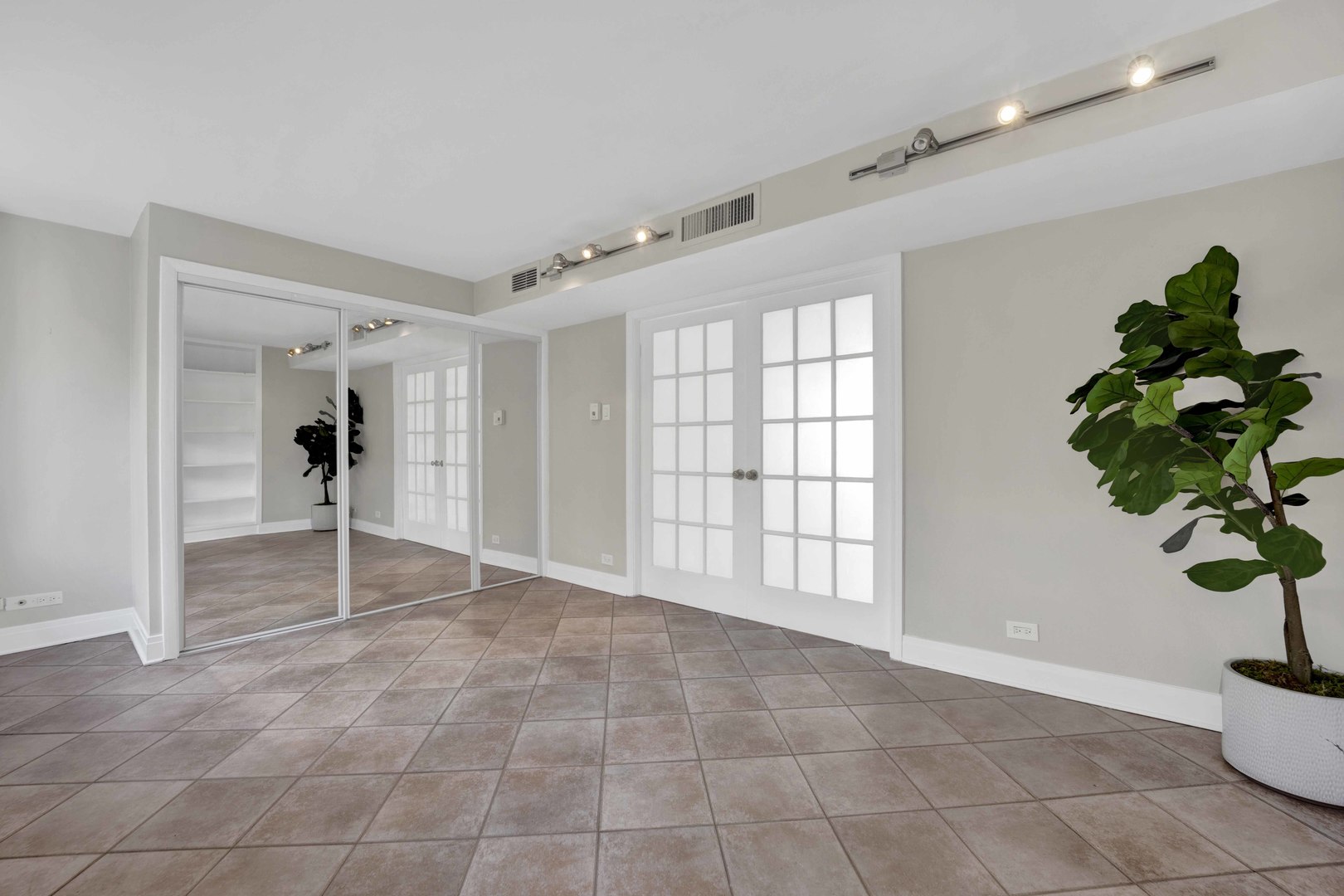 1 E Schiller Street 12a Property Photo 9