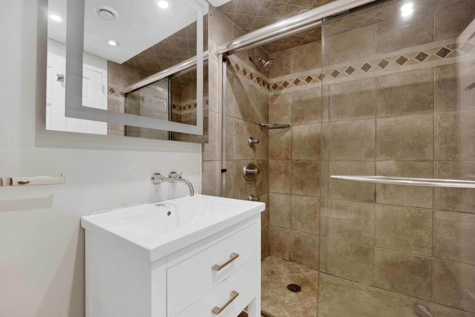 1 E Schiller Street 12a Property Photo 16