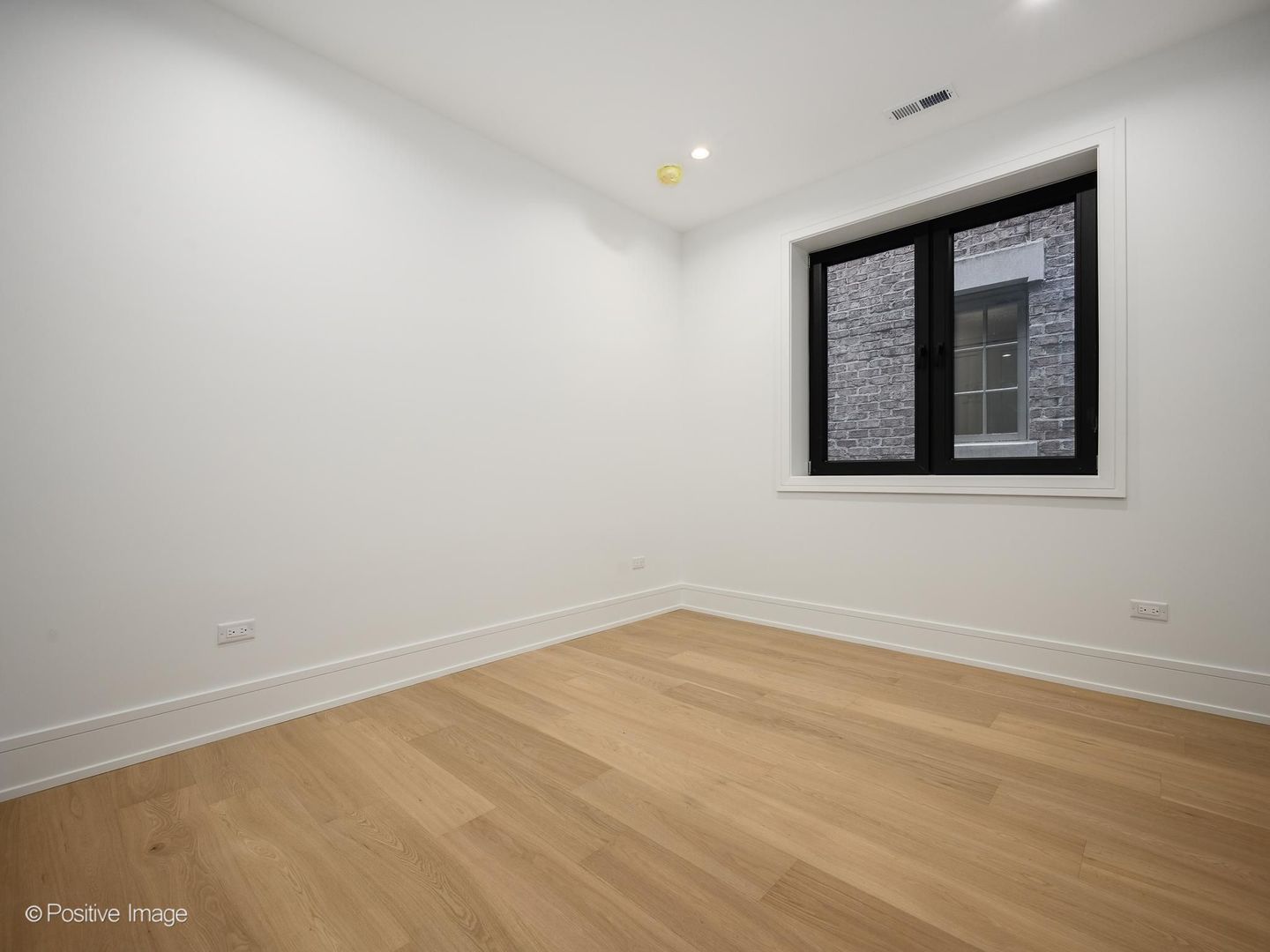 1935 N Mohawk Street 1s Property Photo 12