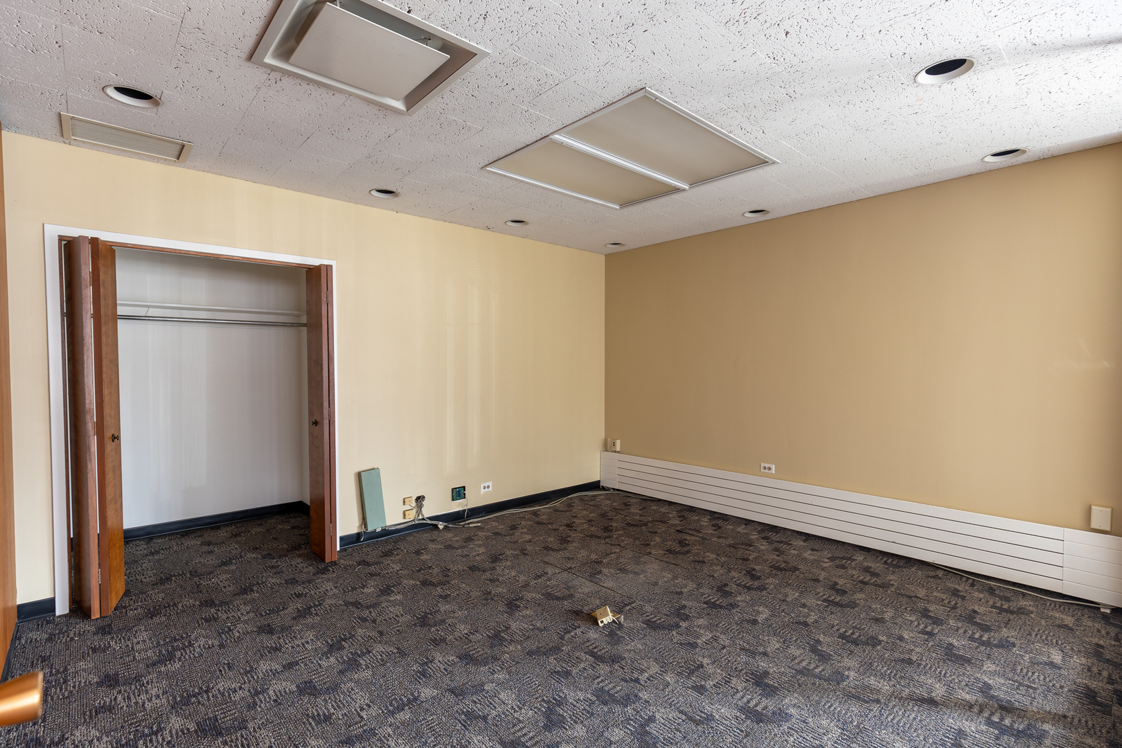 5830 W 35th Street Property Photo 4