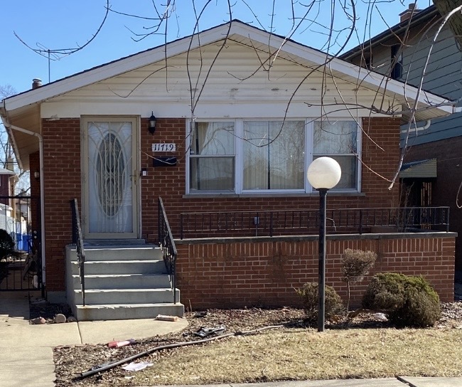 11719 S Laflin Street Property Photo 1