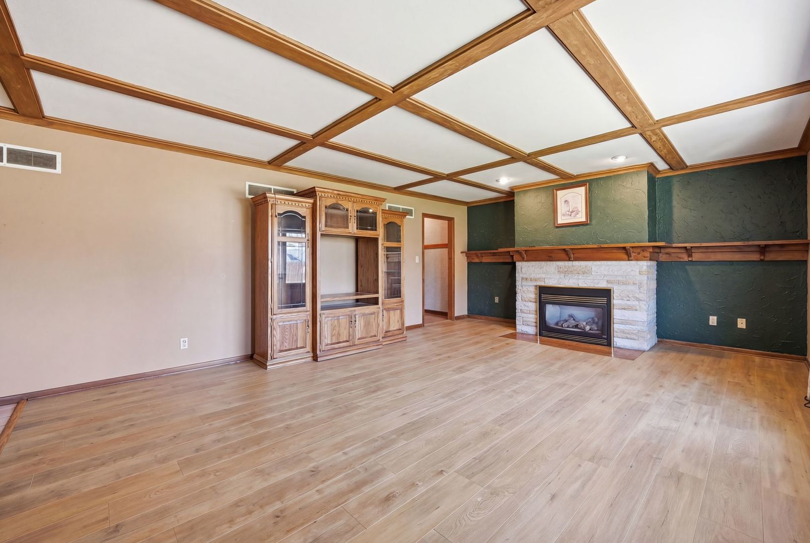 2594 E 1069th Road Property Photo 8