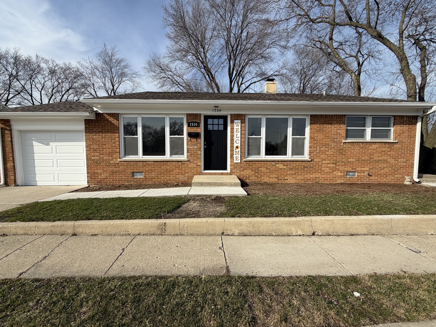 1534 E Palatine Road Property Photo 1