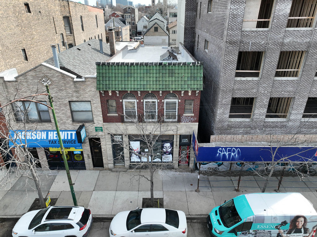 1325 N Ashland Avenue Property Photo 4