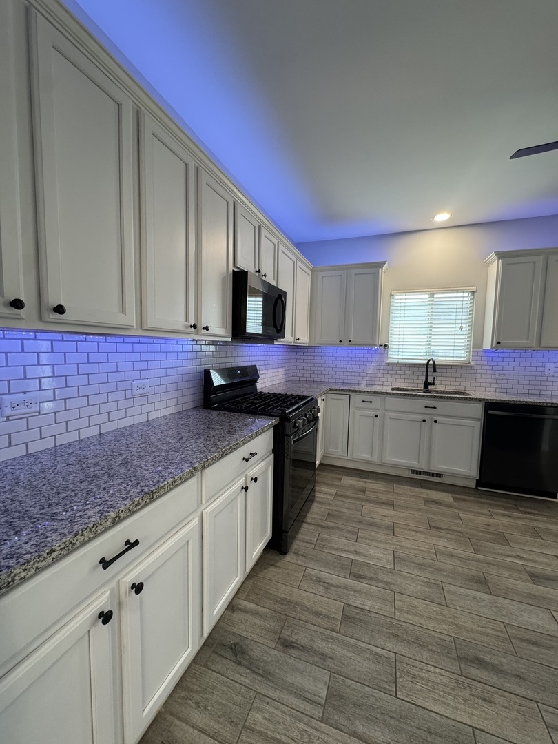 801 Parkside Lane Property Photo 8