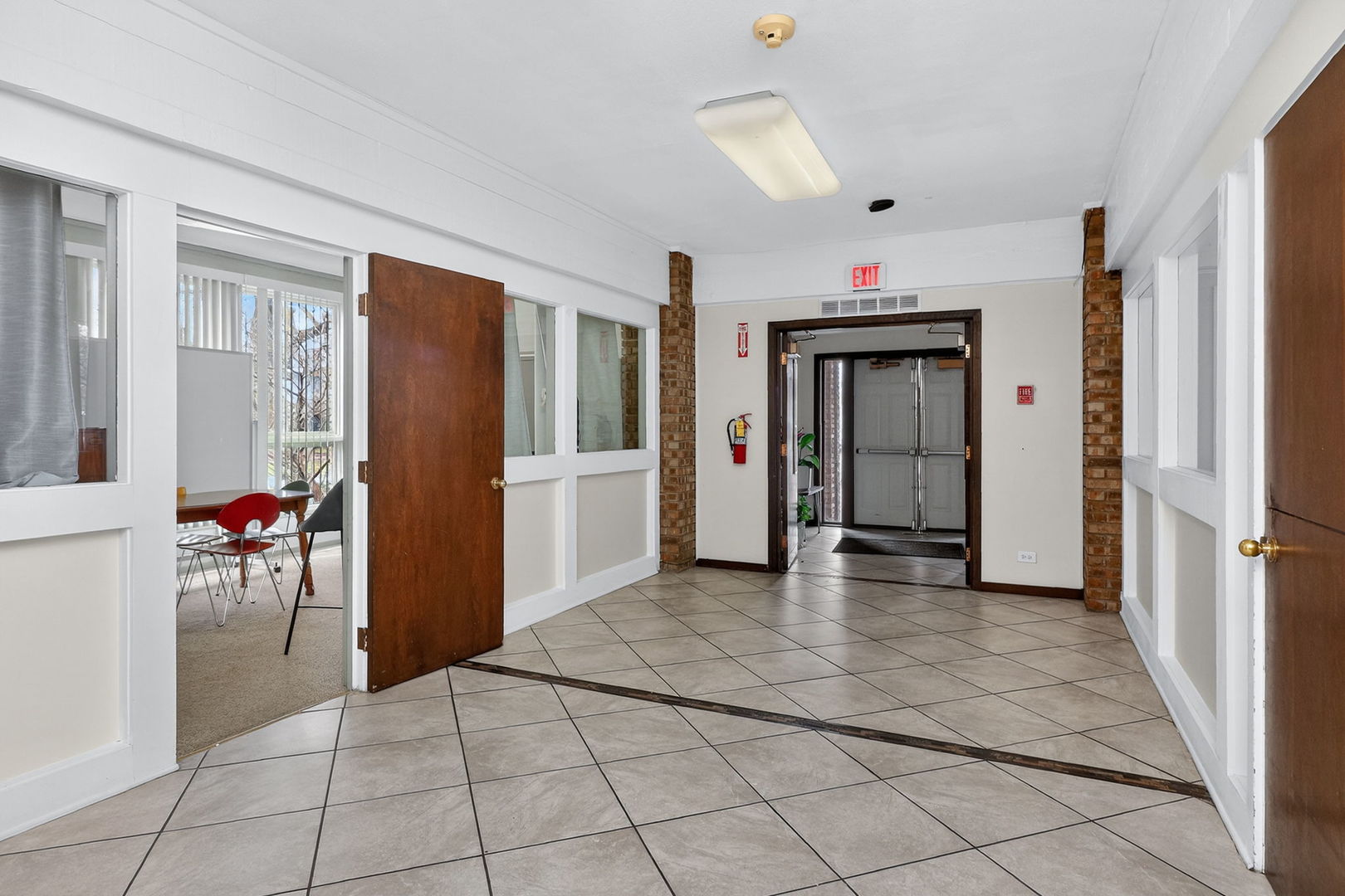 308 W Robinhood Way Property Photo 4