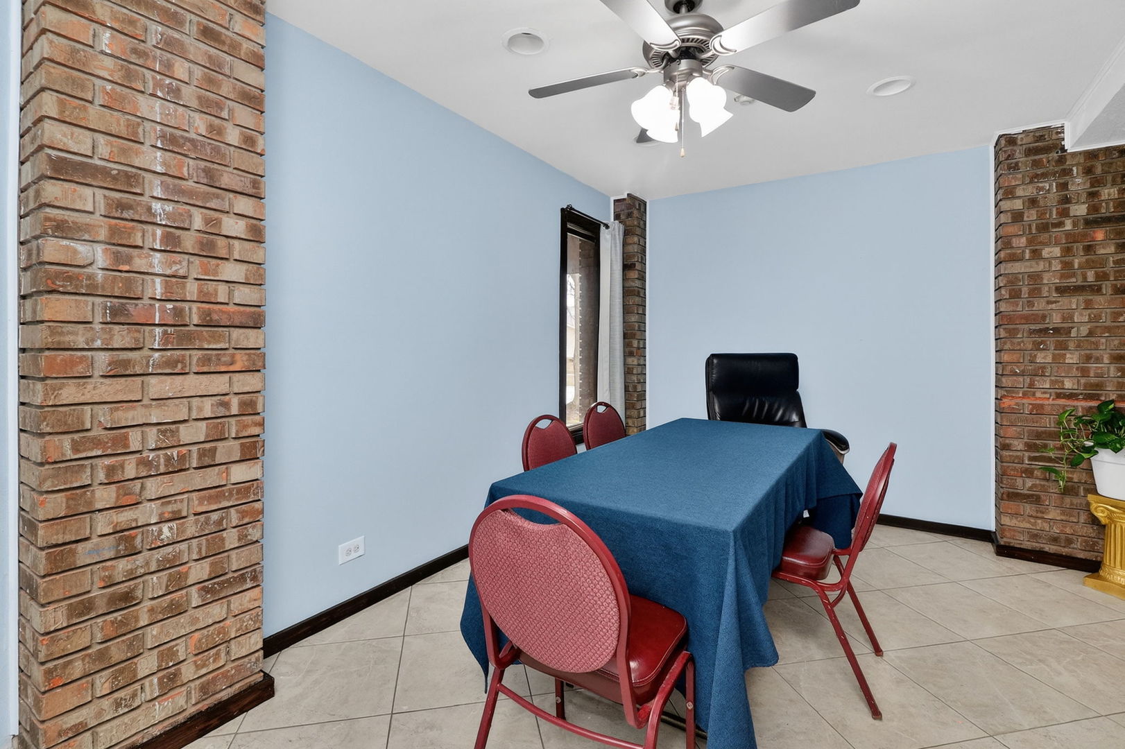 308 W Robinhood Way Property Photo 12