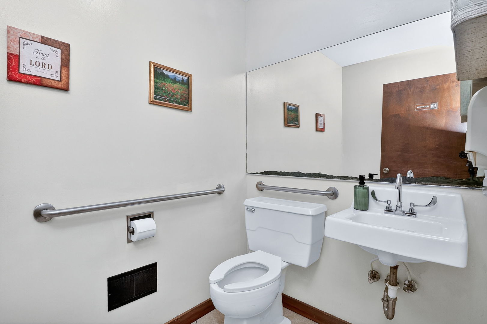 308 W Robinhood Way Property Photo 15