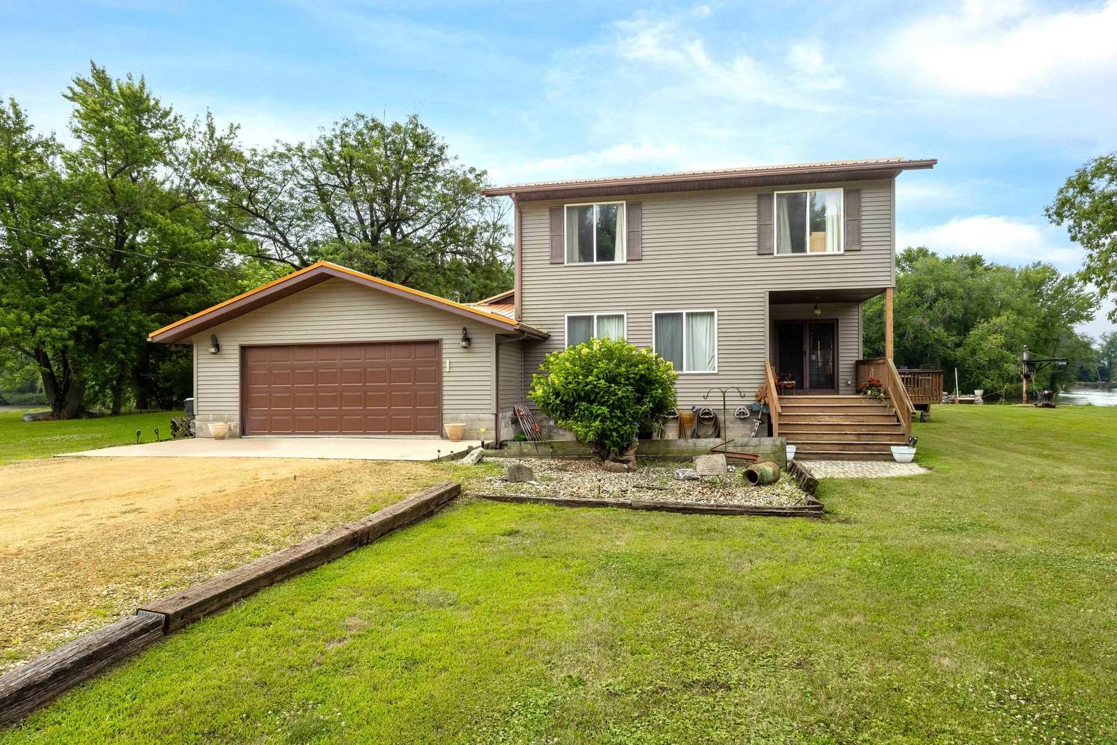 18599 317th Street Property Photo 1