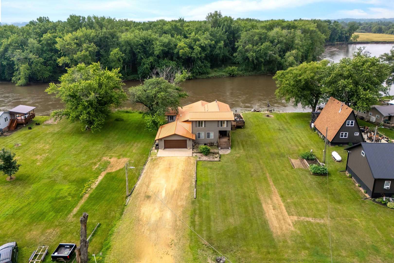 18599 317th Street Property Photo 4