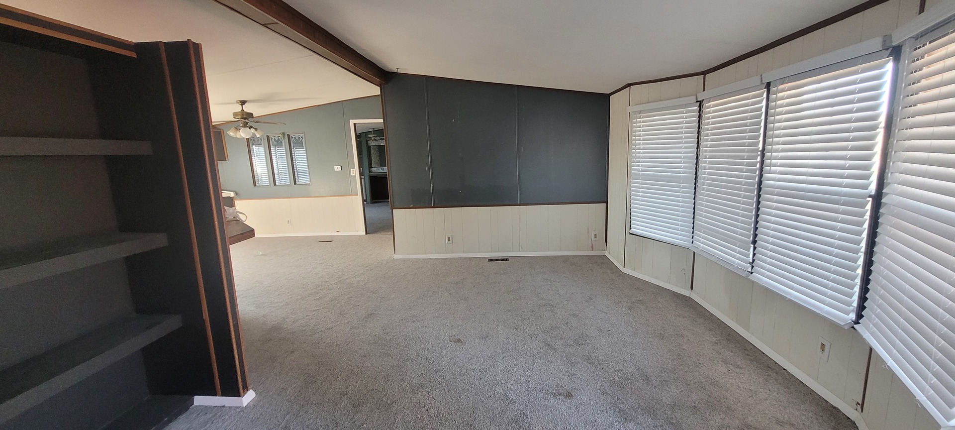 15400 N Heron Lane Property Photo 3