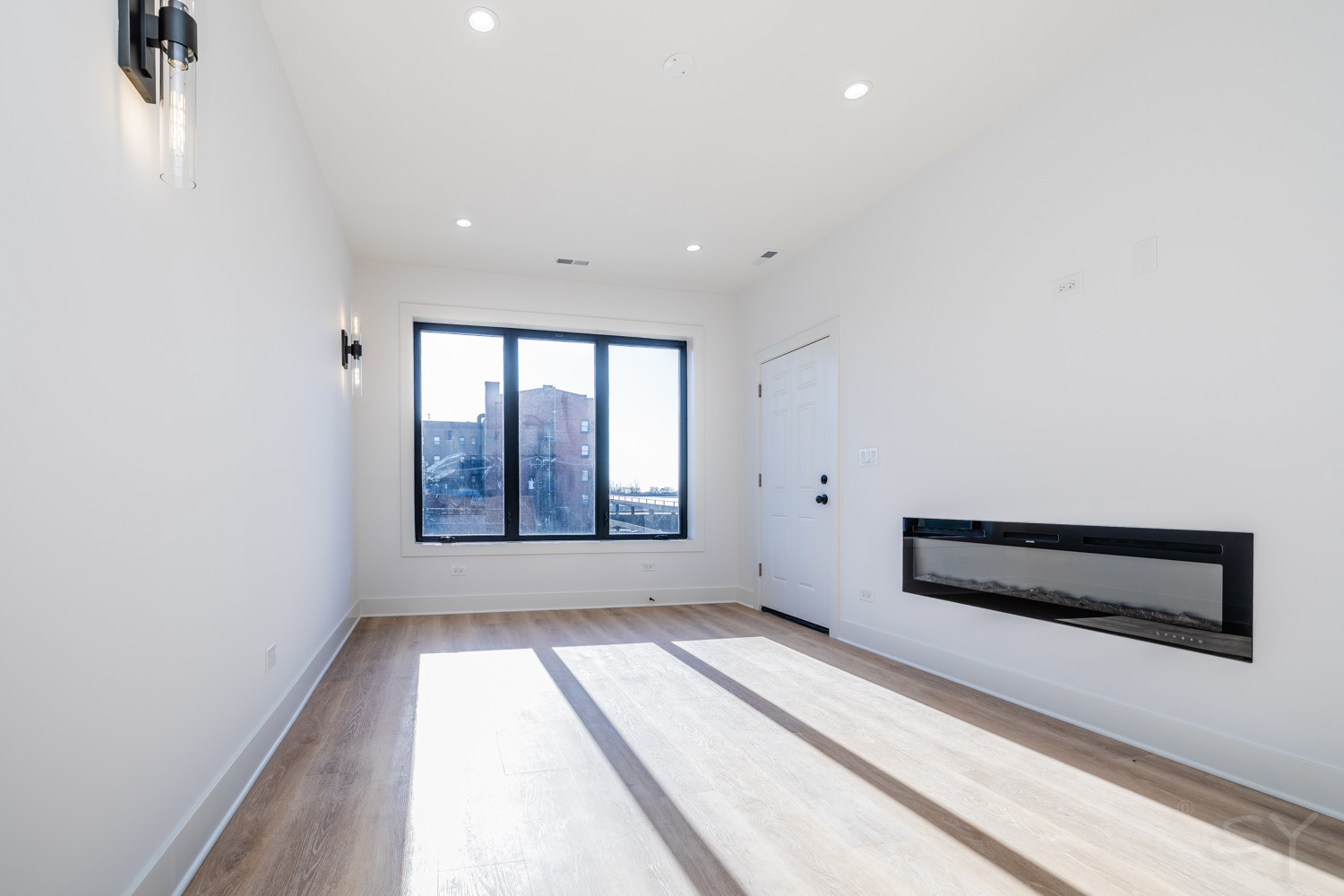 1548 S Sawyer Street Property Photo 2