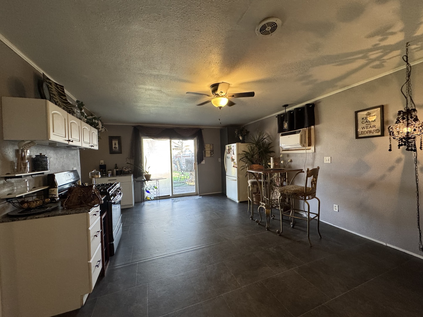 1205 E Main Street Property Photo 9