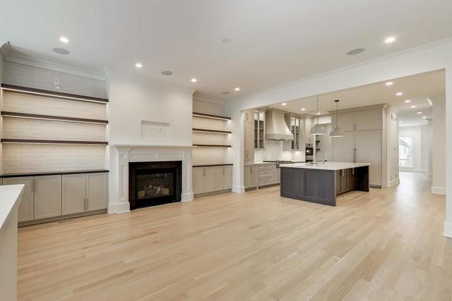 1920 W Fletcher Street Property Photo 4