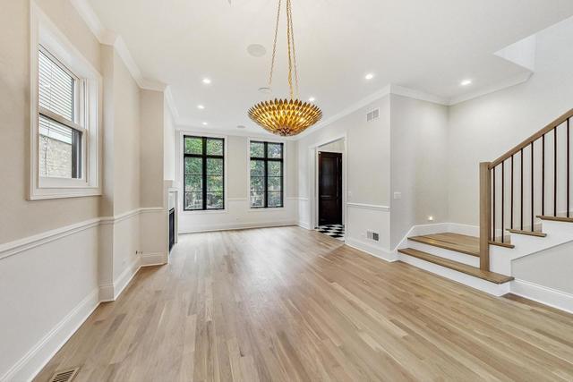 1920 W Fletcher Street Property Photo 6