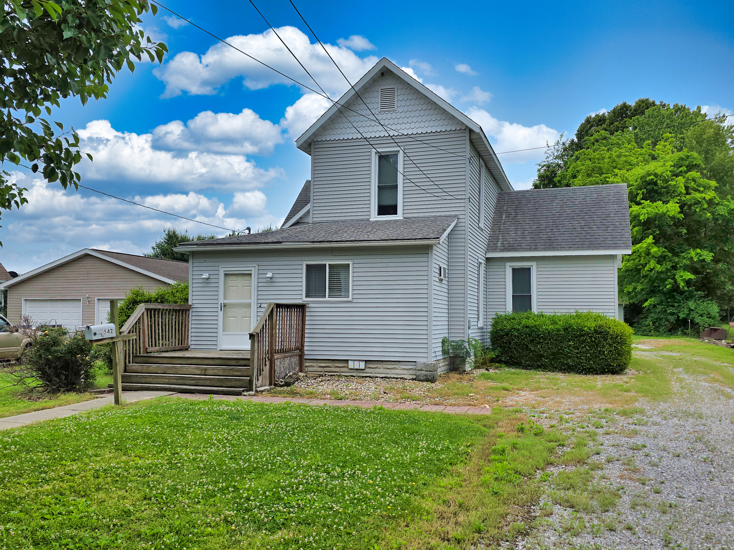 542 Vincennes Avenue Property Photo 1