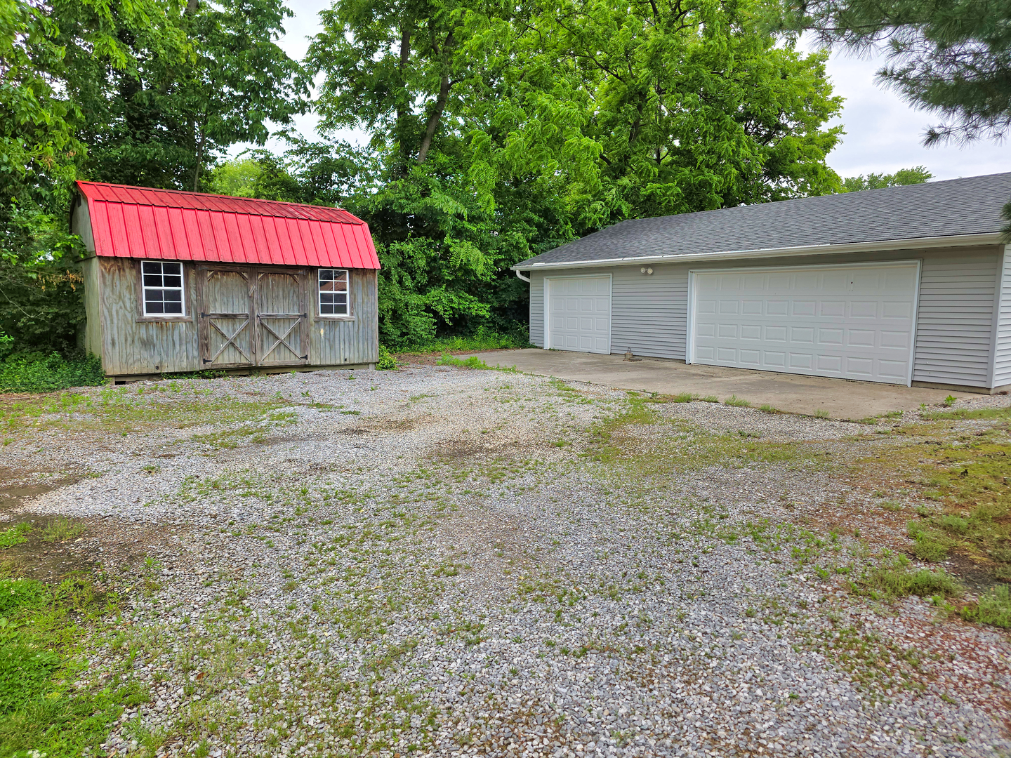 542 Vincennes Avenue Property Photo 3