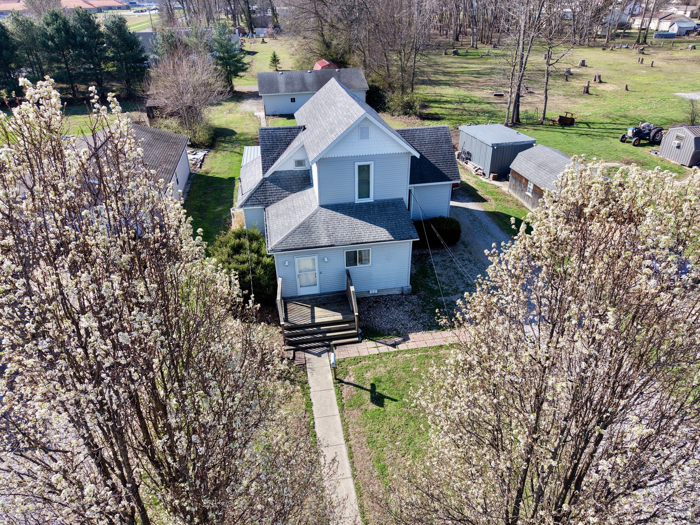 542 Vincennes Avenue Property Photo 4