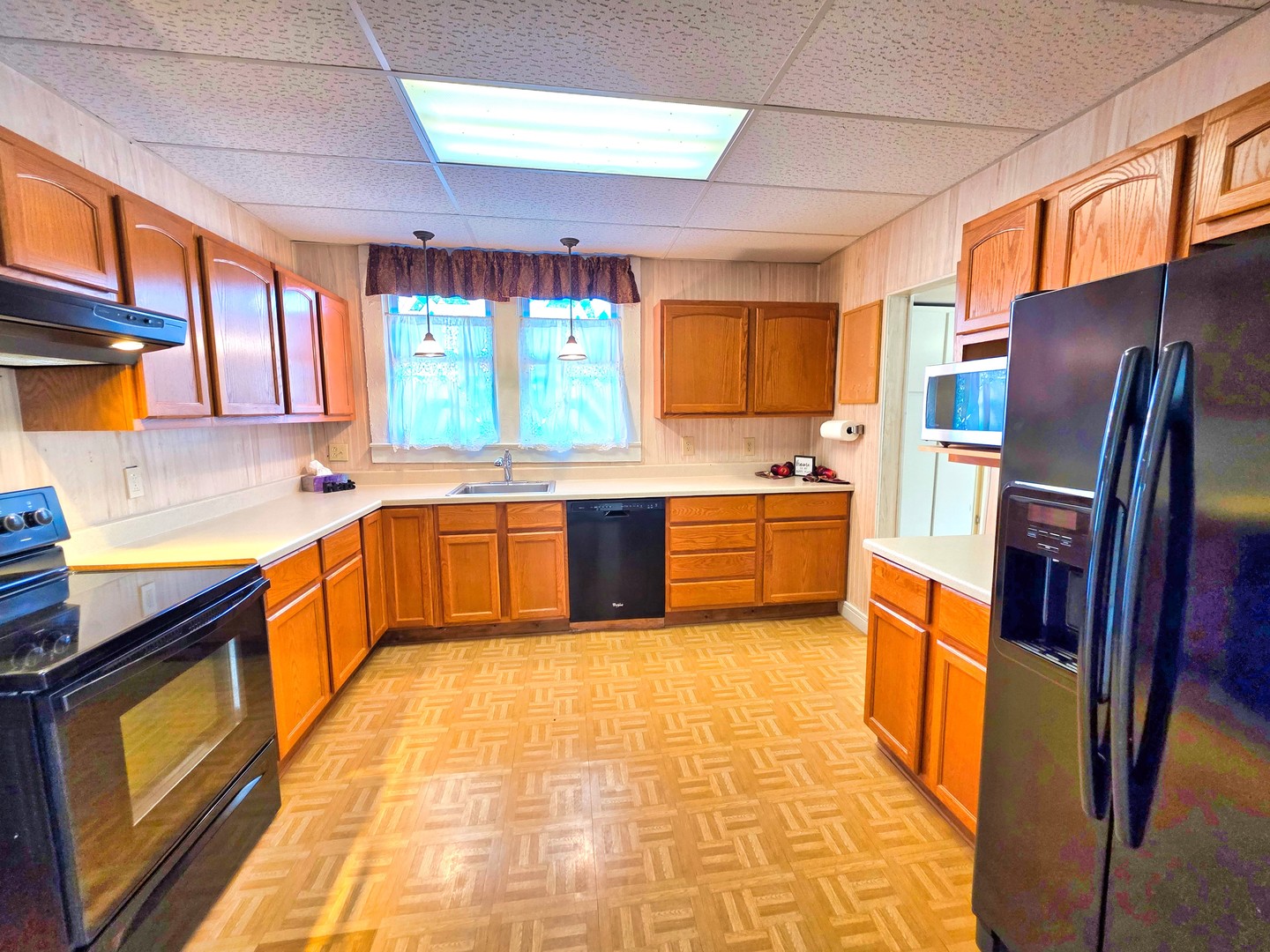 542 Vincennes Avenue Property Photo 6