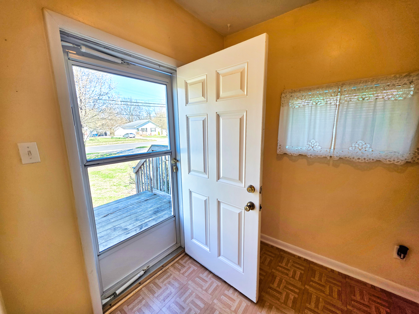 542 Vincennes Avenue Property Photo 11