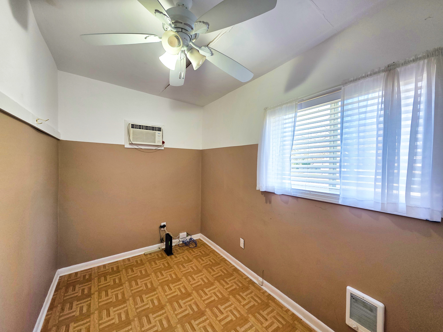 542 Vincennes Avenue Property Photo 13