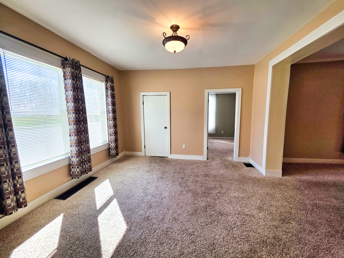 542 Vincennes Avenue Property Photo 23