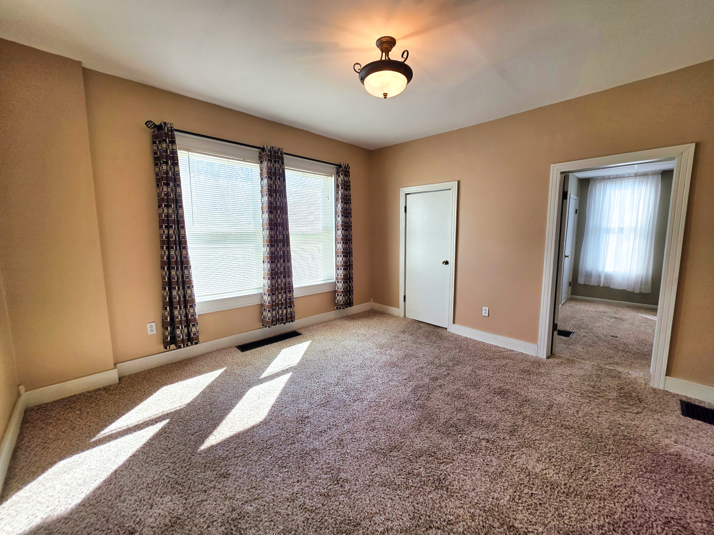 542 Vincennes Avenue Property Photo 24