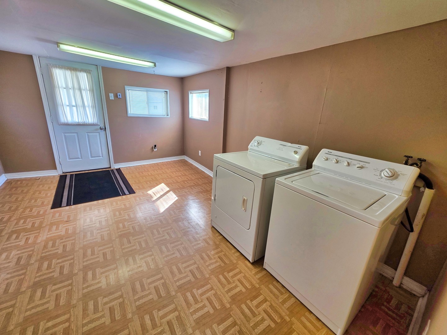 542 Vincennes Avenue Property Photo 40