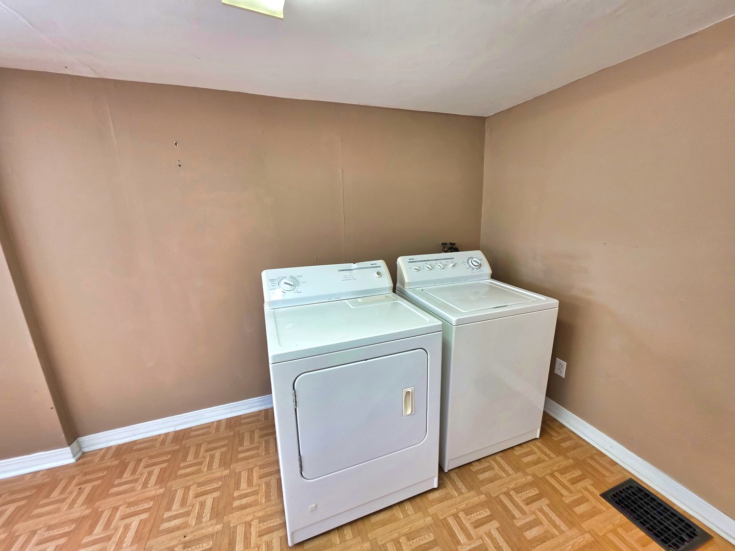 542 Vincennes Avenue Property Photo 42