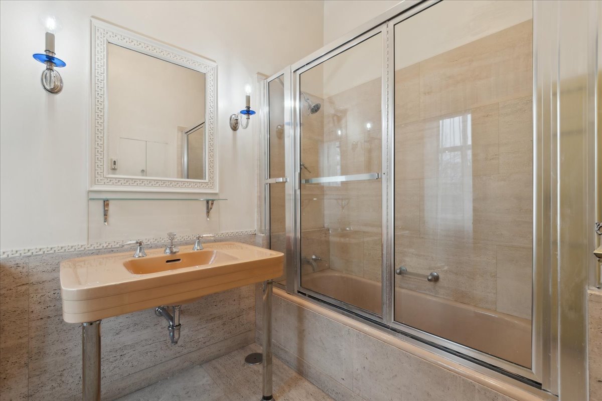 255 N Green Bay Road Property Photo 50