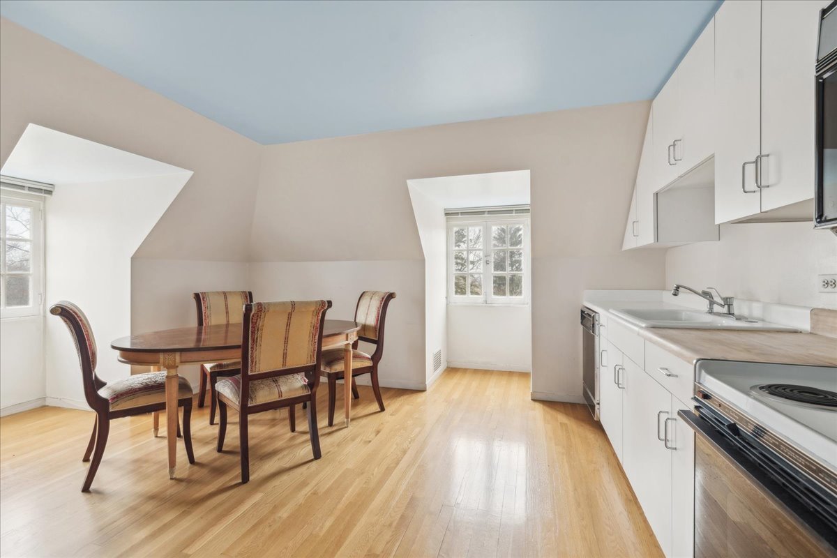 255 N Green Bay Road Property Photo 52