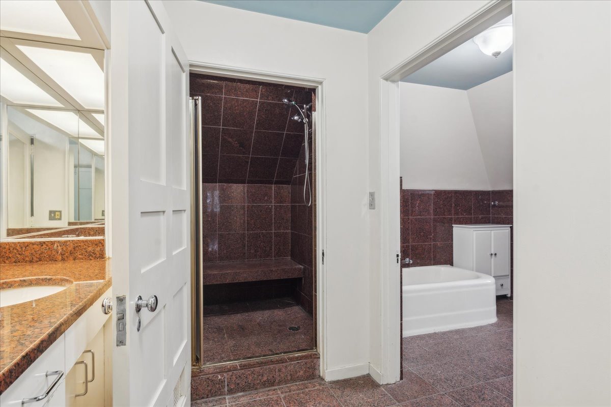 255 N Green Bay Road Property Photo 54
