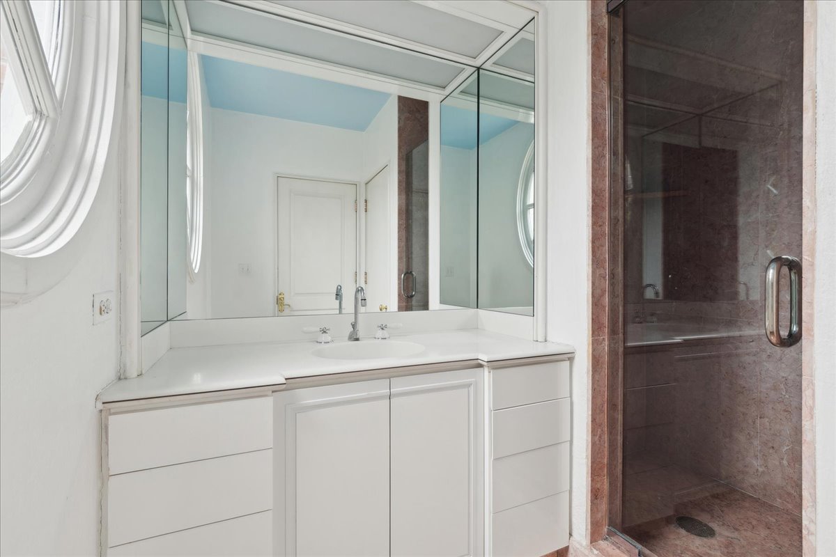 255 N Green Bay Road Property Photo 66