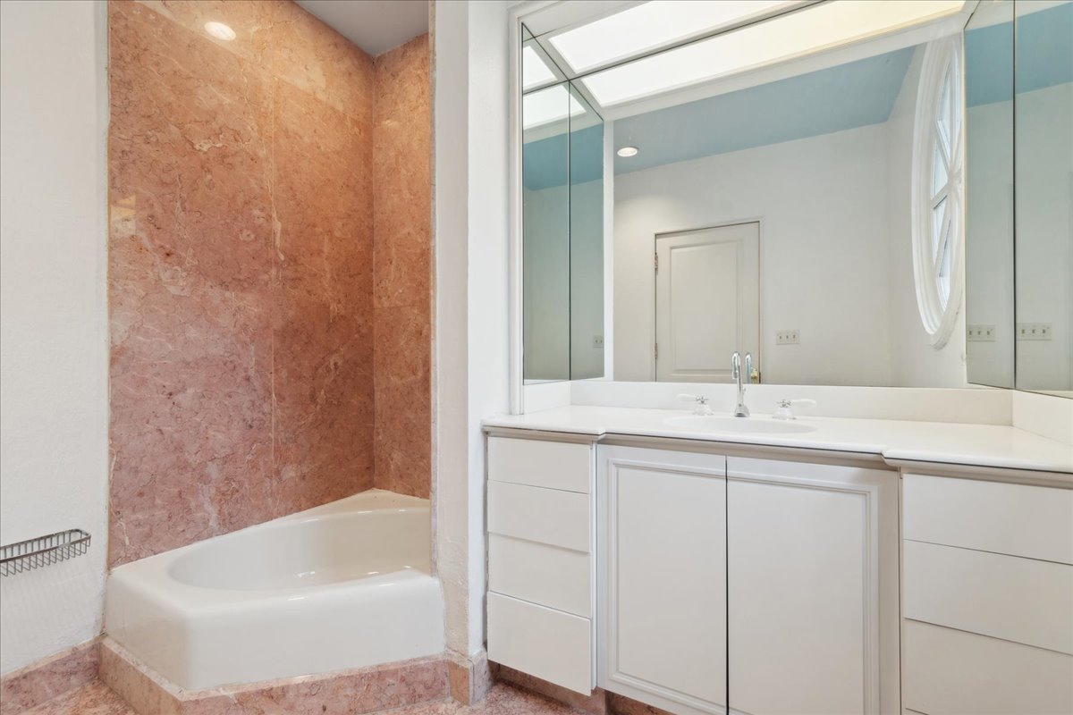 255 N Green Bay Road Property Photo 68