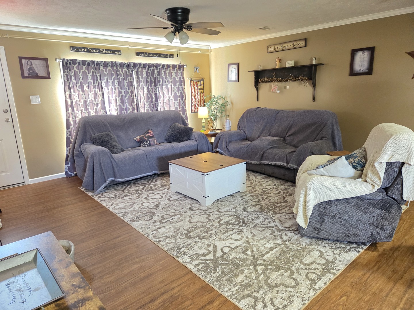 104 S Douglas Street Property Photo 5