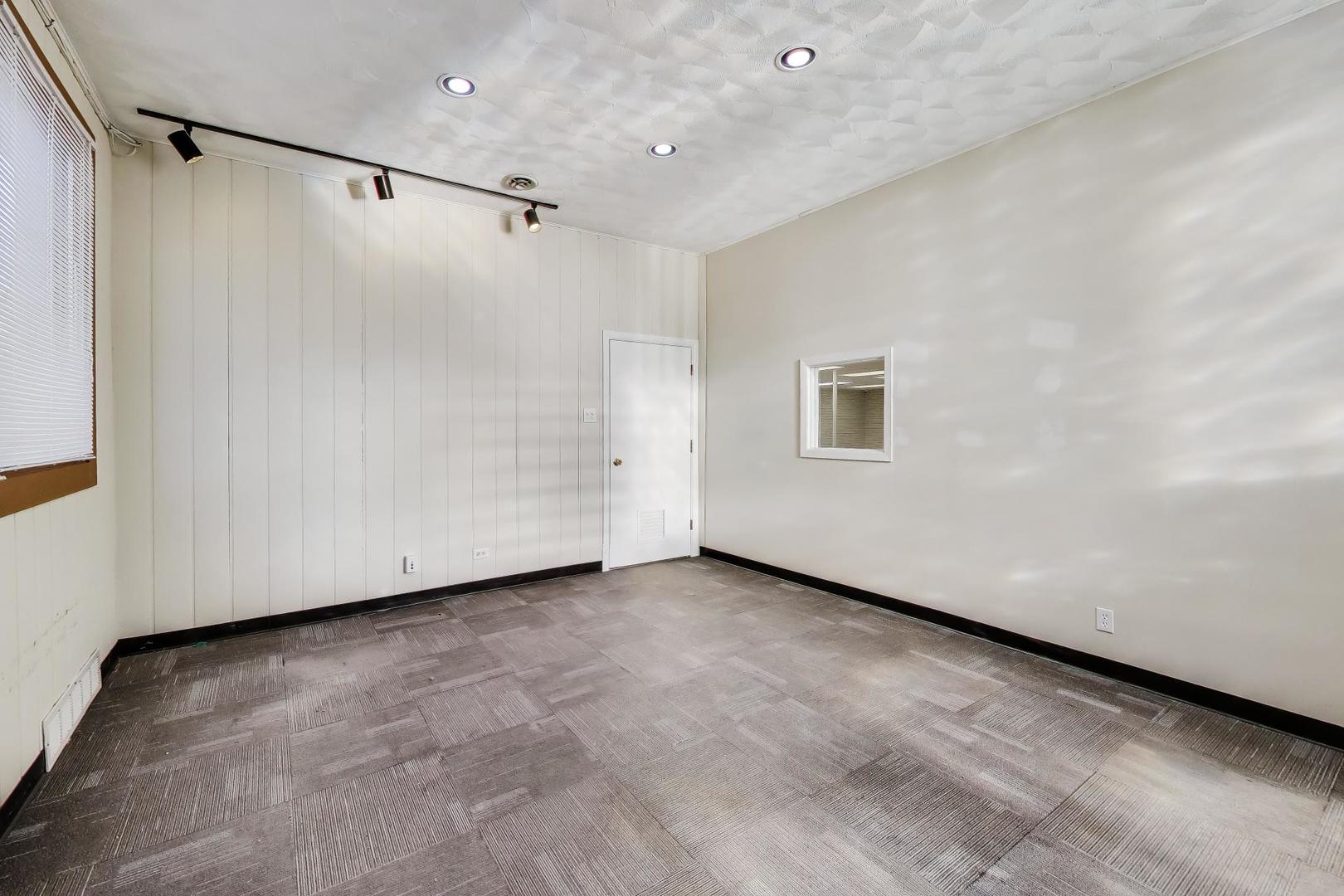 5510 W Montrose Avenue Property Photo 16