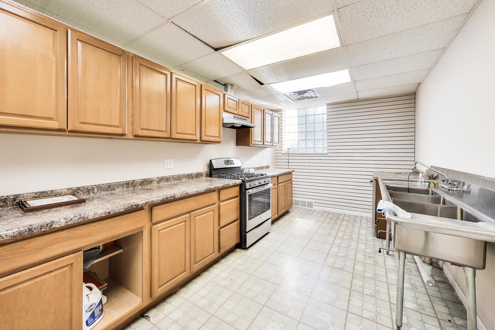 5510 W Montrose Avenue Property Photo 17