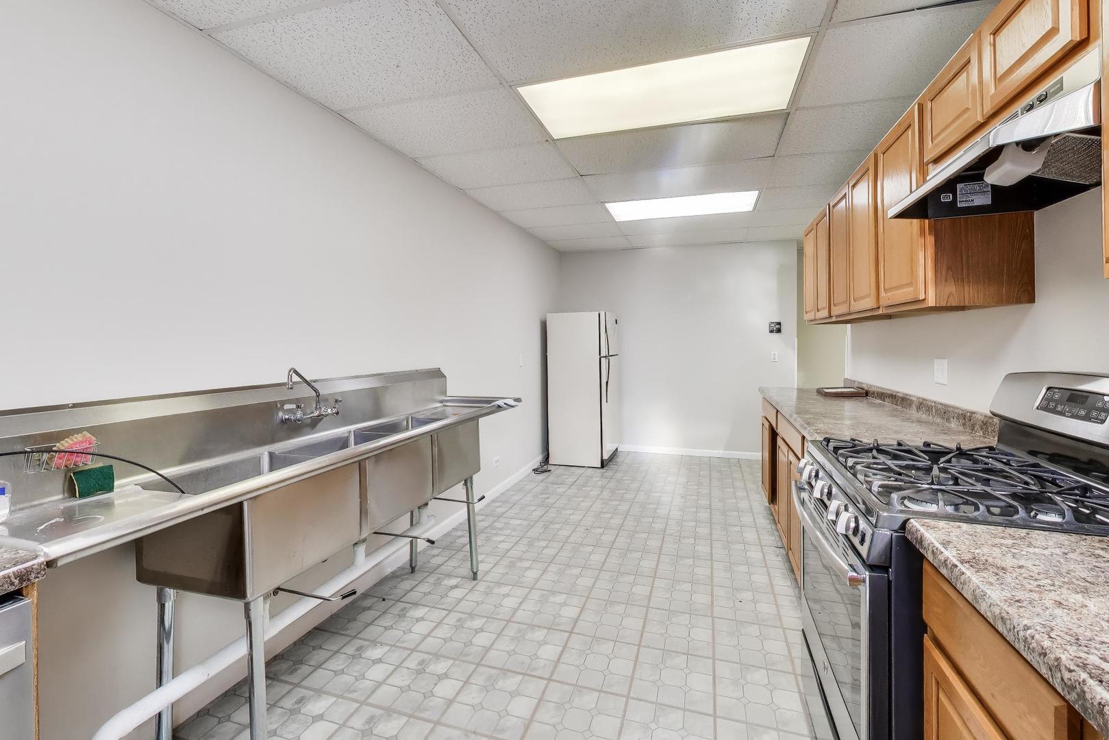 5510 W Montrose Avenue Property Photo 18