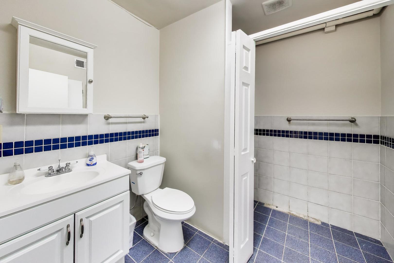 5510 W Montrose Avenue Property Photo 21