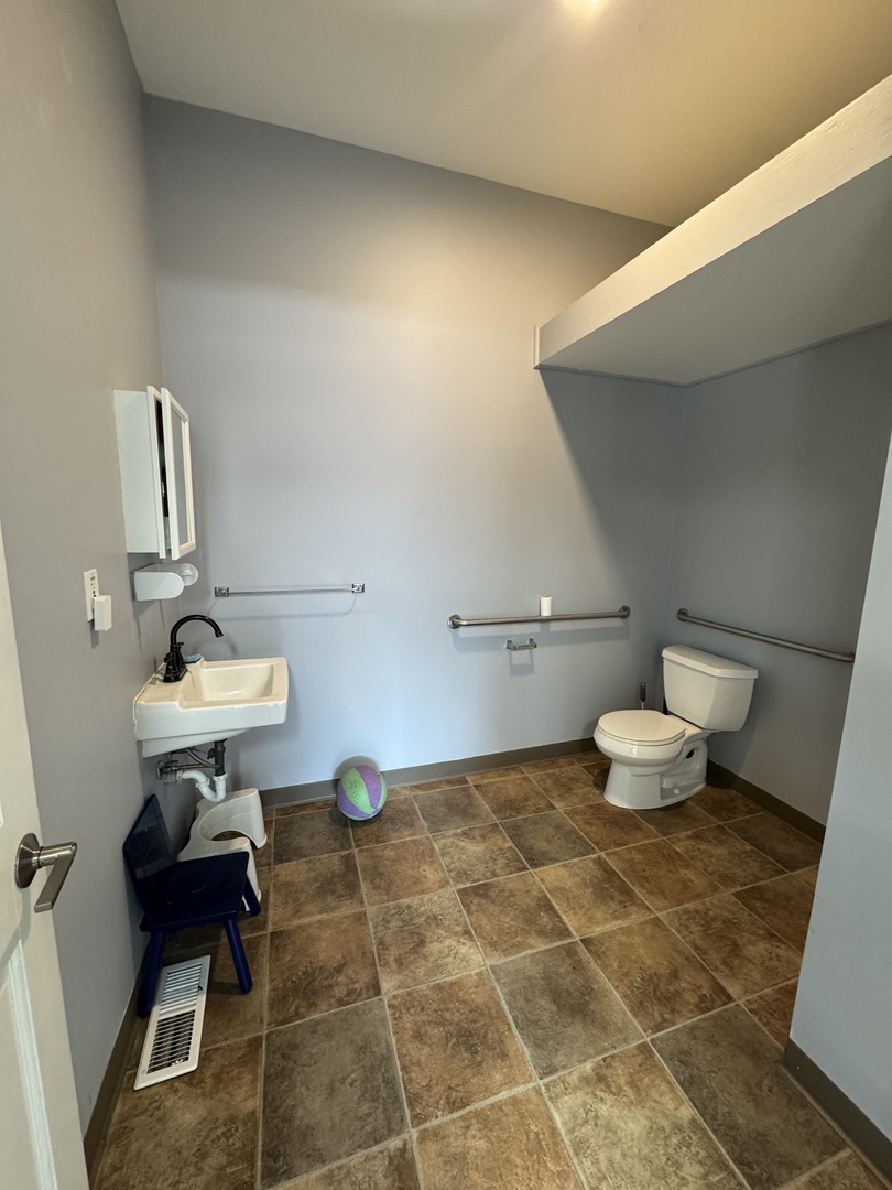 202 Northwest Highway Property Photo 8