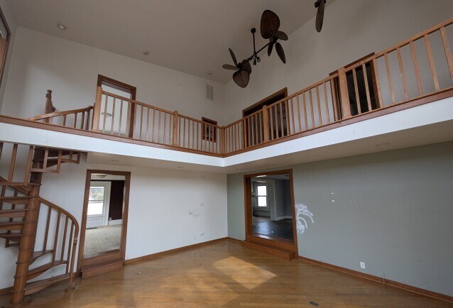 714 E County Line Road Property Photo 3