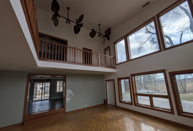 714 E County Line Road Property Photo 4