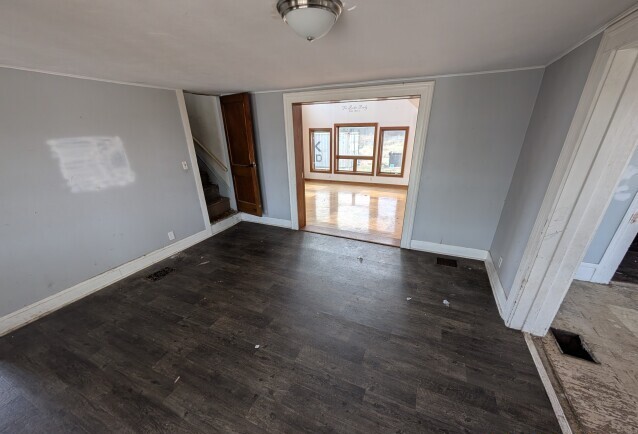 714 E County Line Road Property Photo 6