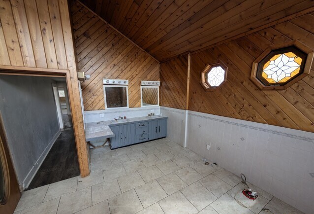 714 E County Line Road Property Photo 14