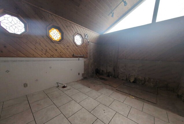 714 E County Line Road Property Photo 15