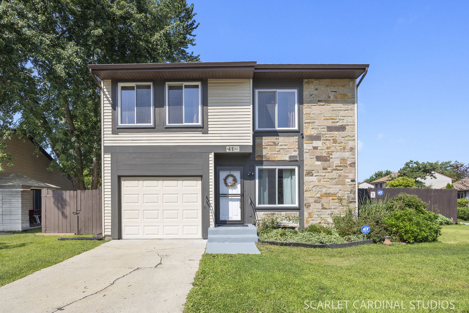 2s620 Hampton Drive Property Photo 1